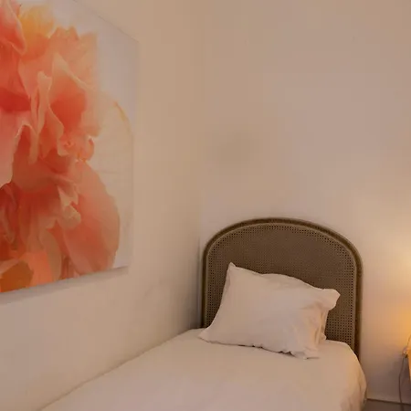 Traditional With Garden 度假居