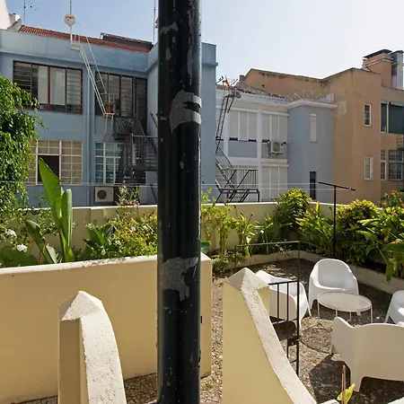 Traditional With Garden Casa de Férias