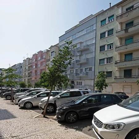 Traditional With Garden Casa de Férias *